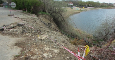 GALERIE FOTO / CAD FALEZELE DIN EFORIE NORD ȘI EFORIE SUD. Ploile au destabilizat malurile - 2