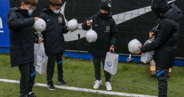 Stire din Sport : Cadouri de Moş Nicolae. Juniorii Academiei Hagi au intrat în vacanţă