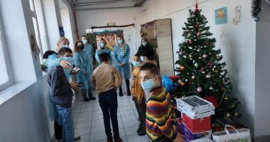 Stire din Social : Cadouri pentru copiii din centrele de plasament