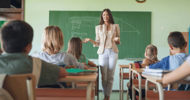 Stire din Fun : Cadouri pentru doamna învățătoare