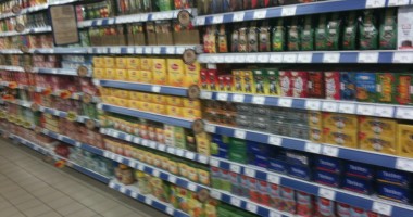 A furat cafea dintr-un supermarket