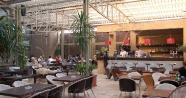 Stire din Eveniment : Patronul restaurantul Cafe Cafe a fost reținut, astăzi, pentru ultraj