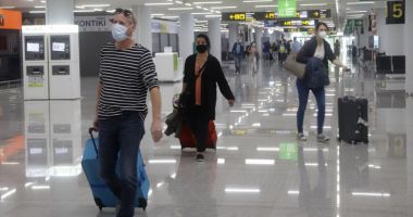 Stire din Actualitate : Plătit cu 85.000 de dolari pentru a călători în lume timp de un an