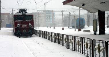 Stire din Social : Călători, atenție! Trenuri întârziate din cauza zăpezii