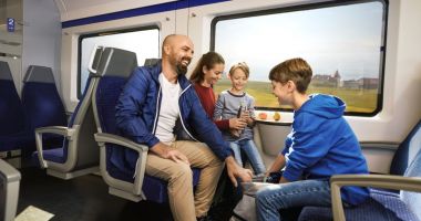 Stire din Social : Elevii pot călători gratuit pe tren, la clasa a II-a