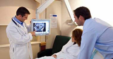 Stire din Sănătate : Călătoriți în străinătate fără card european de sănătate? Ce se întâmplă dacă vă îmbolnăviți