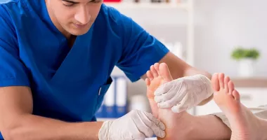 Stire din Sănătate : Cauzele durerilor de călcâi. Cum le identificați și le tratați corect