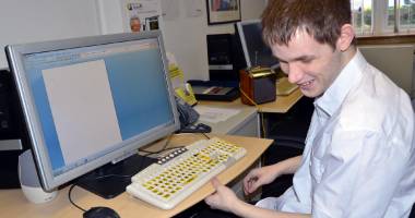 Stire din Social : Computere speciale pentru nevăzătorii din Constanța