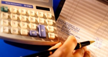 Stire din Economie : Guvernul taie din bugetele Președinției, Educației, Culturii și dă bani pentru serviciile de informații