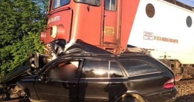 Stire din Eveniment : A vrut să traverseze linia de cale ferată, dar și-a găsit sfârșitul ucis de tren