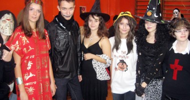 Stire din Cultură-Educație : EcoChampionsHalloween, la Liceul "Călinescu"
