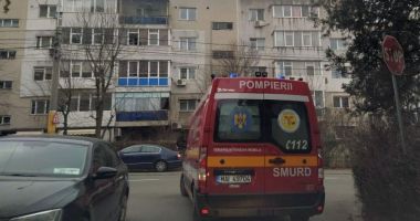 Stire din Eveniment : Situație de urgență la Liceul "George Călinescu"! Un copil a căzut de la etajul al doilea