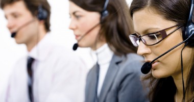 Stire din Sănătate : Operatorii din call center-uri pot suferi de afecțiuni ale vocii