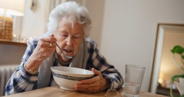 Stire din Sănătate : Slăbitul nu înseamnă înfometare. Aveți grijă cu deficitul caloric!