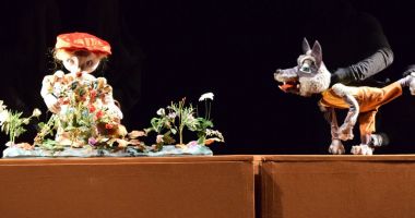 Stire din Cultură-Educație : "Poveste cu… Scufița roșie", la Teatrul pentru Copii și Tineret