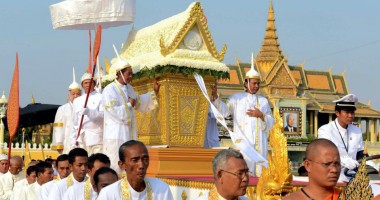 Fostul rege al Cambodgiei va fi incinerat  după trei luni de la deces