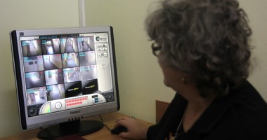 Stire din Cultură-Educație : E jale printre elevi! Bacul se va da la Constanța în clase Big brother