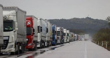 Stire din Actualitate : Peste 100 de camioane, blocate în Vama Isaccea: Timpi de așteptare uriaș