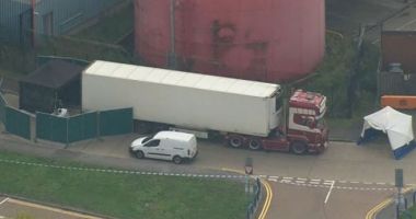 Stire din Actualitate : CAMIONUL GROAZEI, 39 MORȚI! Anchetă privind traficul cu vietnamezi, în străinătate