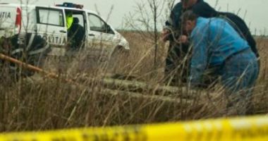 Stire din Eveniment : Ucis în bătaie de rivalii cu care a avut conflicte în trecut. Bărbatul a fost găsit de soţia sa, pe câmp