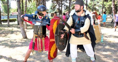 Stire din Eveniment : Campanie de strângere de fonduri pentru dacii și romanii de la Festivalul Antic Tomis