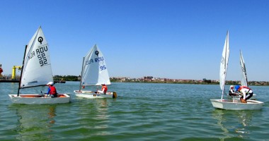 Stire din Sport : Campionatul Balcanic de yachting începe, astăzi, la Mamaia