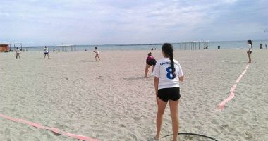 Stire din Sport : Junioarele fac spectacol la CN de Oină de la Mamaia