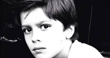 Stire din Monden : Tatăl său este fotbalist la naționala României, iar mama sa, una dintre cele mai frumoase românce. Află cine e puștiul și în ce film va juca!