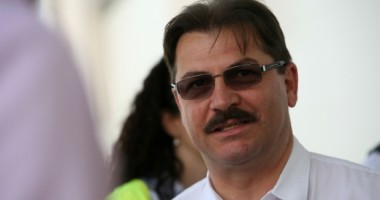 Stire din Politică-Administrație : Costică Canacheu, revocat de la șefia Comisiei de apărare a Camerei, la solicitarea USL
