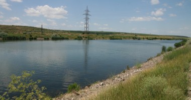Stire din Eveniment : Un hoț fugărit de polițiști s-a aruncat în Canalul Dunăre - Marea Neagră