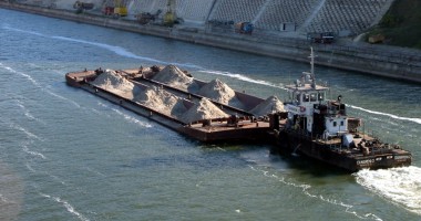 Stire din Economie : Traficul  pe canalele navigabile a crescut cu 10%