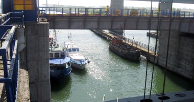 Stire din Economie : Canalele navigabile și porturile lor sunt modernizate cu bani europeni