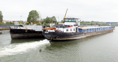Stire din Economie : Canalele navigabile au fost tranzitate de peste 14.000 de unități navale