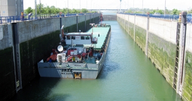 Stire din Economie : Canalele navigabile așteaptă noua recoltă de cereale