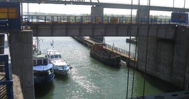 Stire din Economie : Canalul Dunăre - Marea Neagră va fi promovat în Serbia