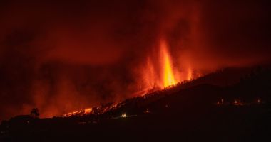 Stire din Actualitate : Situaţie dezastruoasă pe insula La Palma. Aproximativ 10.000 de persoane evacuate din calea lavei