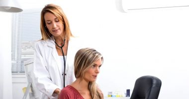Stire din Actualitate : Medicii i-au spus că are o întindere musculară, dar tânăra avea cancer în stadiu avansat
