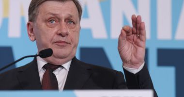 Stire din Politică-Administrație : Crin Antonescu și-a depus dosarul de candidatură la alegerile prezidenţiale, la Biroul Electoral Central