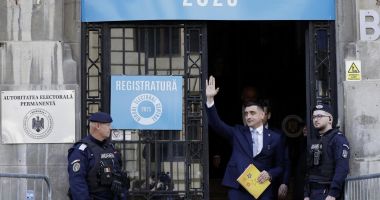 Stire din Politică-Administrație : Candidatura Dianei Şoşoacă, respinsă de Biroul Electoral Central. Candidatura lui George Simion, validată