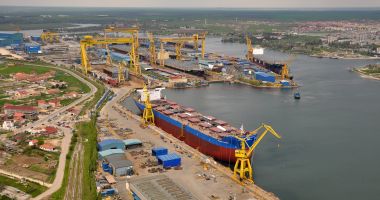 Stire din Economie : Când Șantierul Naval 2 Mai Mangalia pierde, conducătorii săi câștigă, c-așa-i la stat!