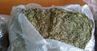 Stire din Eveniment : Prins în flagrant, în timp ce încerca să vândă 5 kilograme de cannabis, în apropierea Aeroportului Otopeni