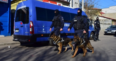 Trafic cu droguri și xanax, în centrul Constanței. 26 de indivizi, reținuți - 4