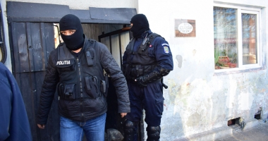 Trafic cu droguri și xanax, în centrul Constanței. 26 de indivizi, reținuți - 5