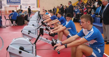 Stire din Sport : Canotorii trag pe ergometru