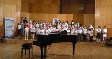 Stire din Cultură-Educație : Începe Concursul județean "Cantabile"