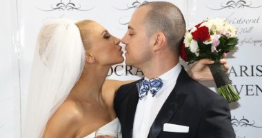 Stire din Monden : Lora divorțează, azi