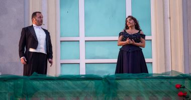 Stire din Cultură-Educație : Concert de arii și cântece celebre, la Teatrul "Oleg Danovski"