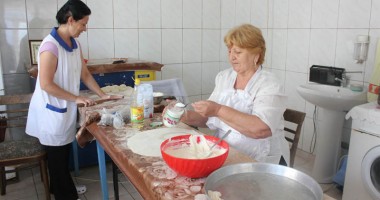 Copii hrăniți la cantina satului - 3