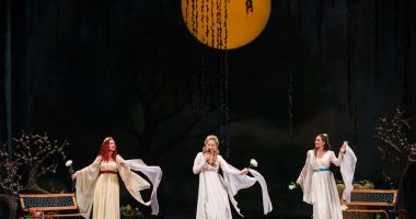 Stire din Cultură-Educație : Melomanii constănțeni, invitați în lumea canzonetelor italiene, la Teatrul "Oleg Danovski"