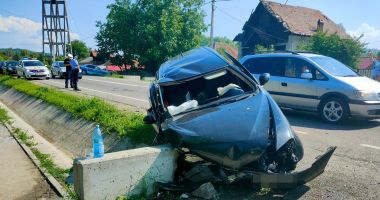 Cinci victime au avut nevoie de îngrijiri medicale în urma unui accident. Iată ce s-a întamplat cu autoturismul